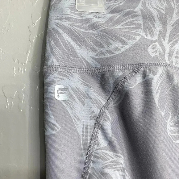 Fabletics Women's Define High-Waisted Legging, Workout, Maximum Compression Smal - Picture 3 of 5